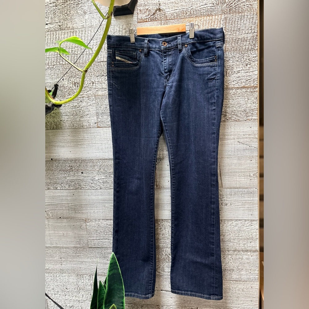 🏷 Diesel | 2010 "Ronhoir" Midrise Regular Bootcut Med Wash Jeans Women's 31x31